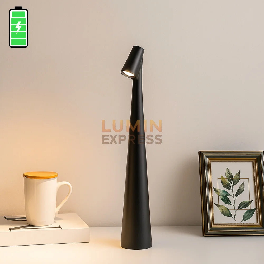 Lampe de chevet GIRAFFA dans chambre élégante