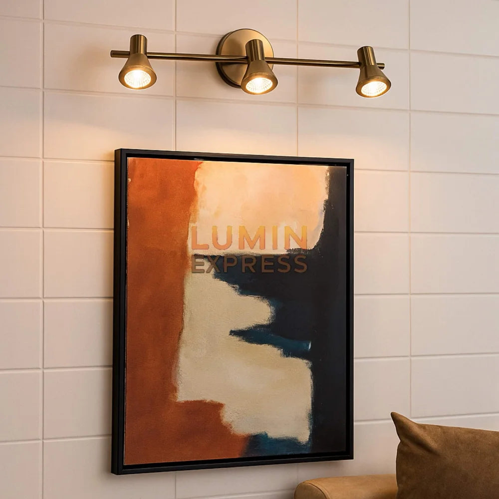 Applique murale VESPER dorée 3 spots orientables, faible consommation LED – idéale miroir, tableau – livraison rapide au Maroc