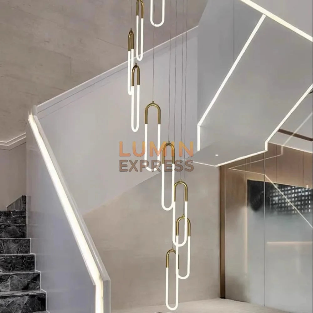Design luxueux en spirale avec 13 modules lumineux dorés