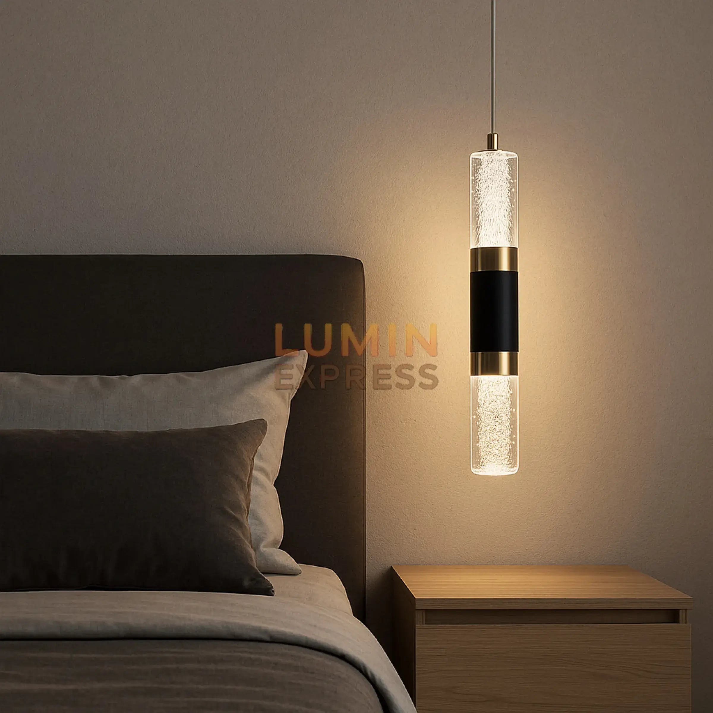 Luminaire suspendu doré en verre – design contemporain pour intérieur chic.