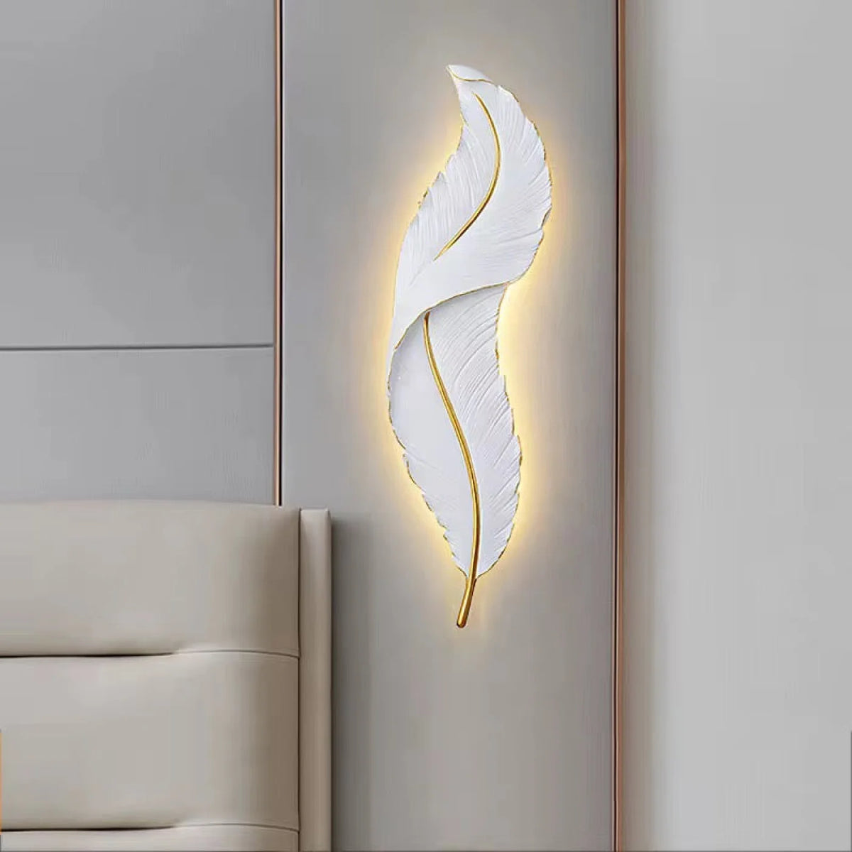 Gros plan matière résine de l’applique CRISTINA White, finition blanche, qualité premium
