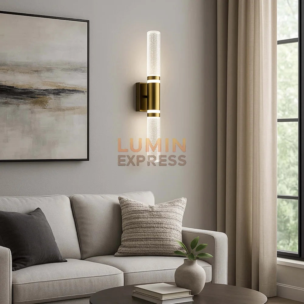 Applique murale dorée CALYPSO Gold installée dans un salon moderne Maroc