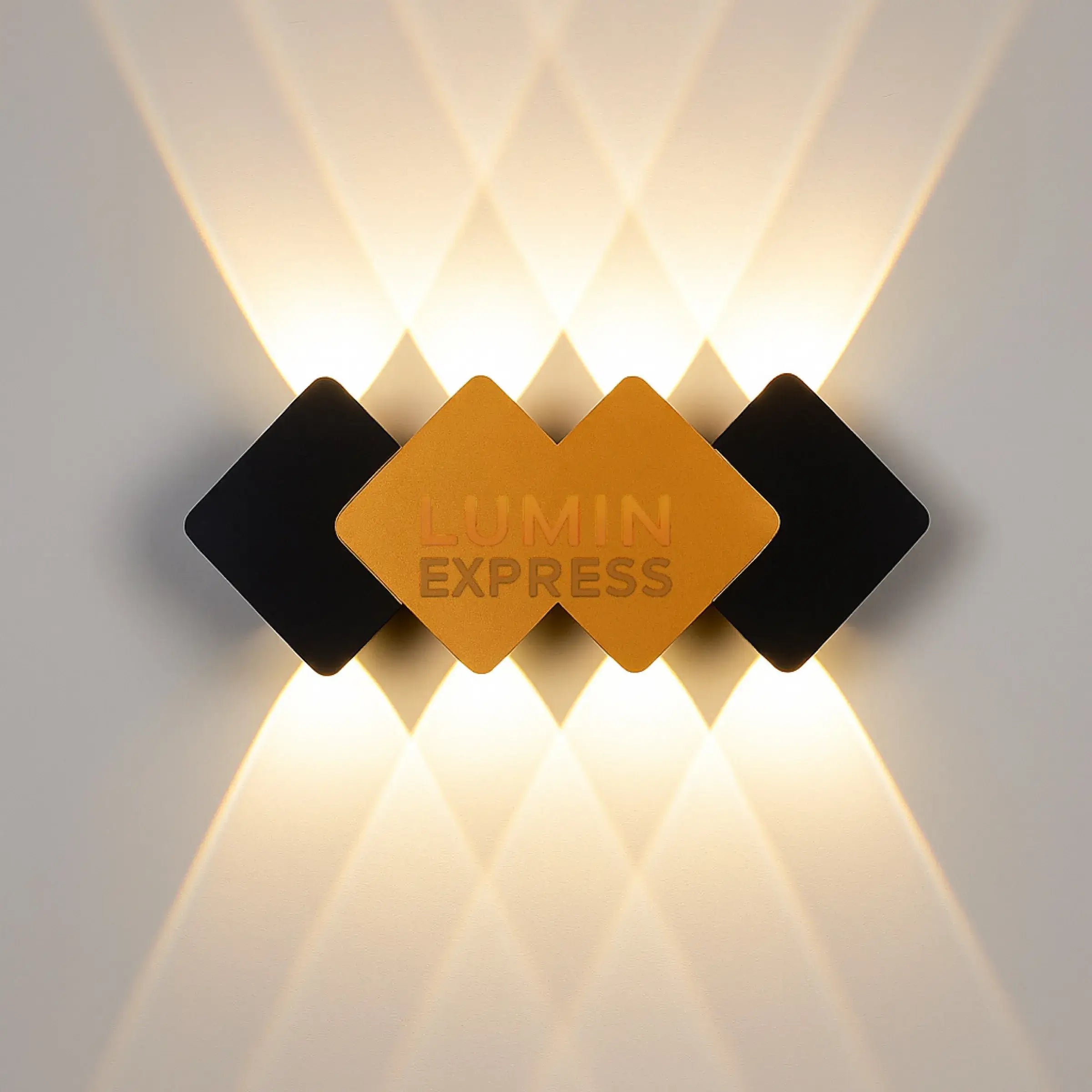 Applique murale LED Nesya avec finition dorée et noire