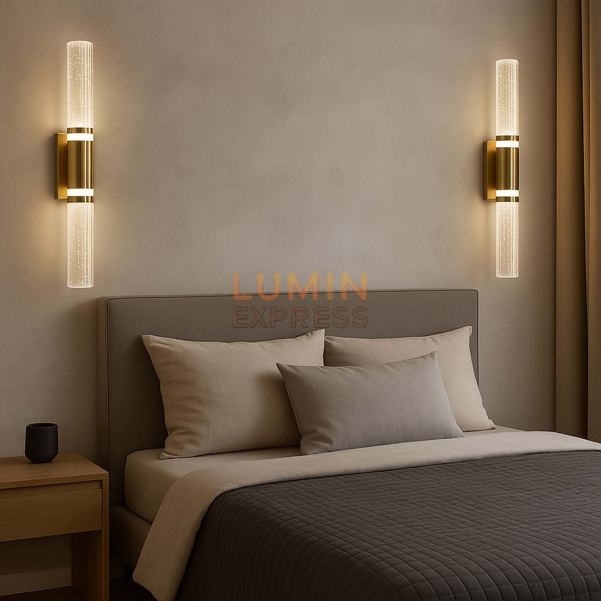 Applique murale CALYPSO Gold allumée LED blanc chaud chambre Maroc