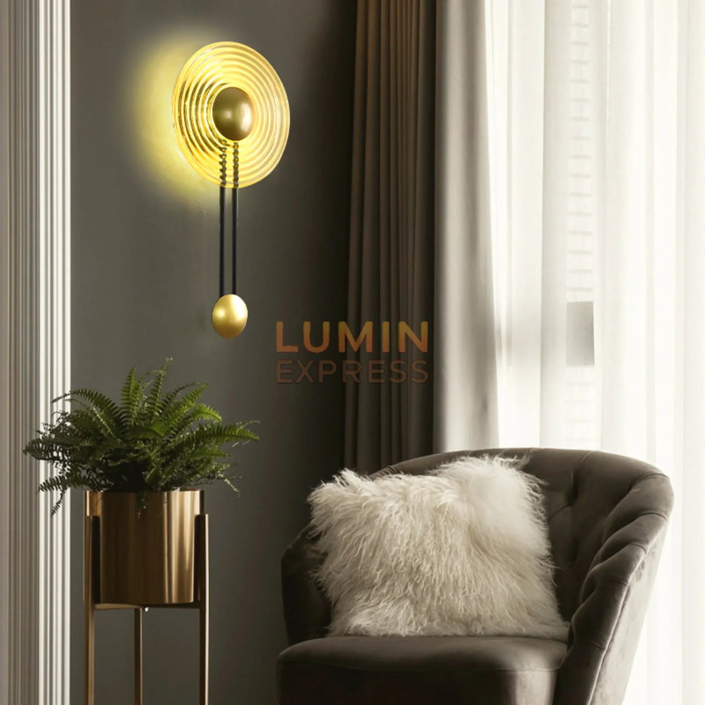 Luminaire mural SUNBELL en laiton doré avec abat-jour en verre – Applique moderne pour intérieur Maroc
