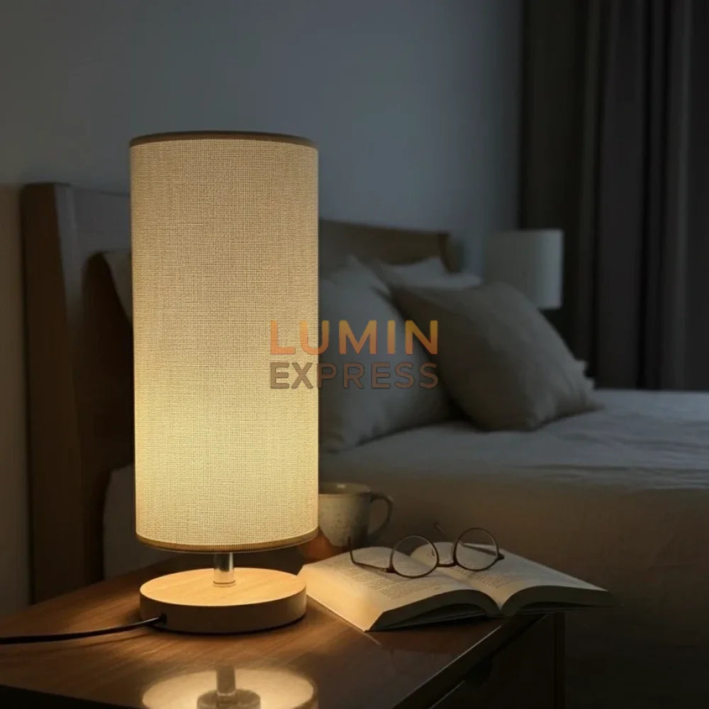 Lampe de chevet AMBERLY M2 en bois et tissu – Luminexpress Maroc