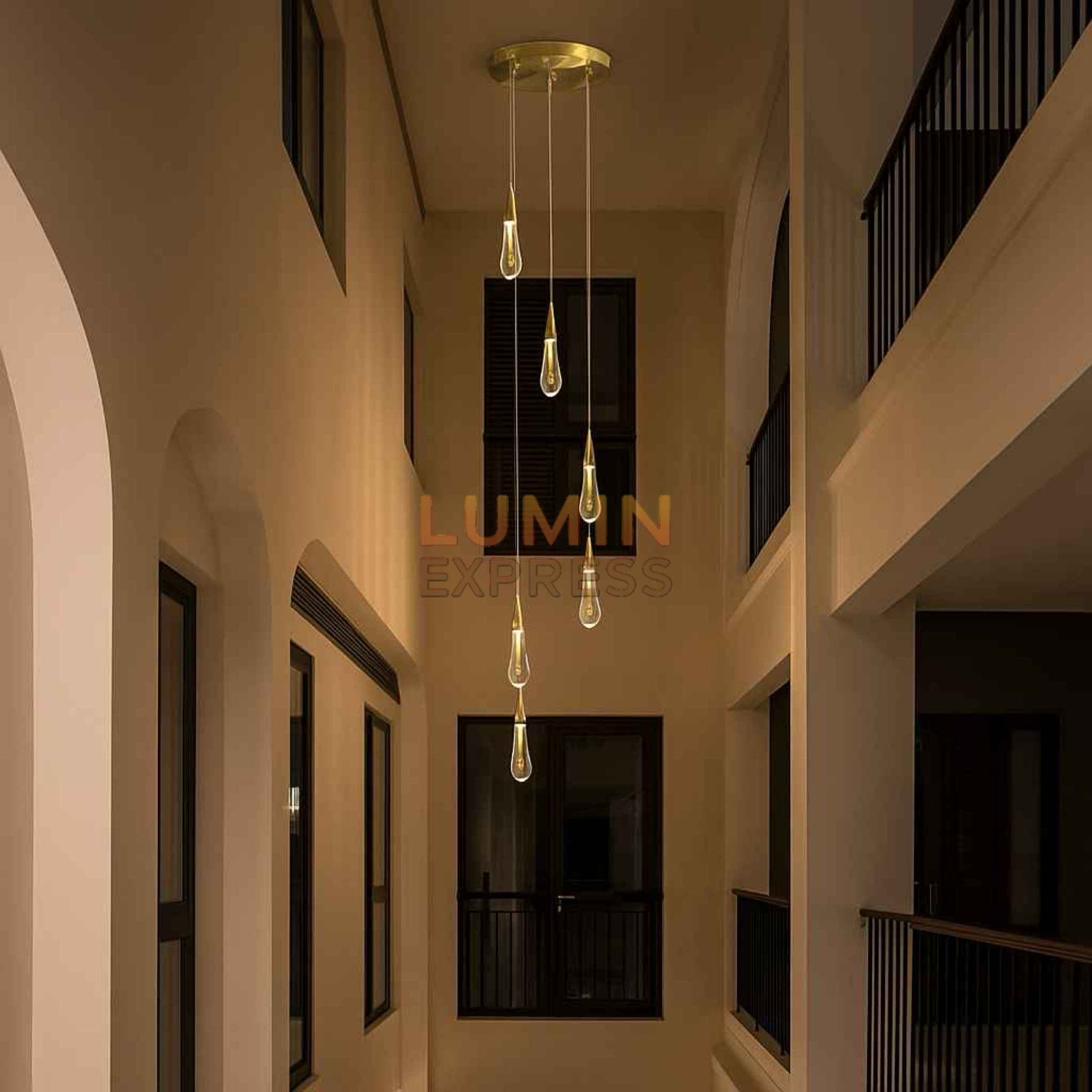 Lustre GOTA moderne idéal pour salon, salle à manger ou cage d’escalier
