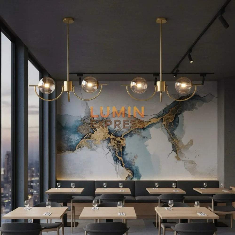 Détail du Lustre TRILOGY Ambre – structure en métal doré et verre ambré soufflé, qualité premium Luminexpress Maroc