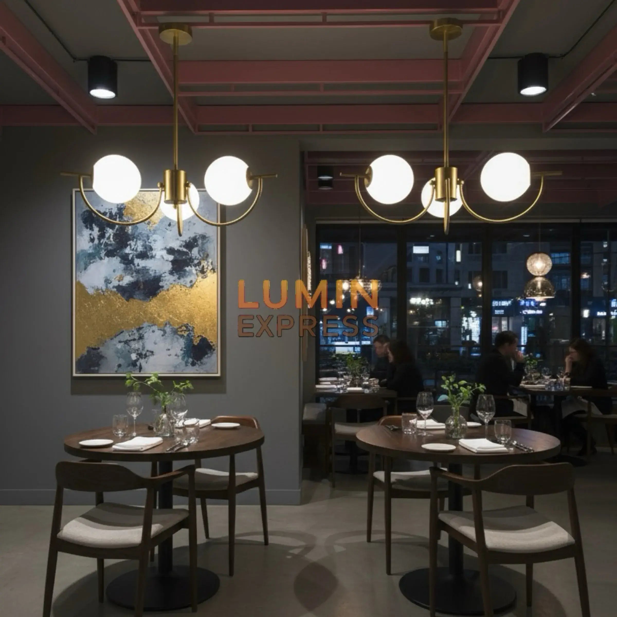 Photo carrée Lustre TRILOGY – luminaire décoratif élégant, design contemporain et diffusion douce.