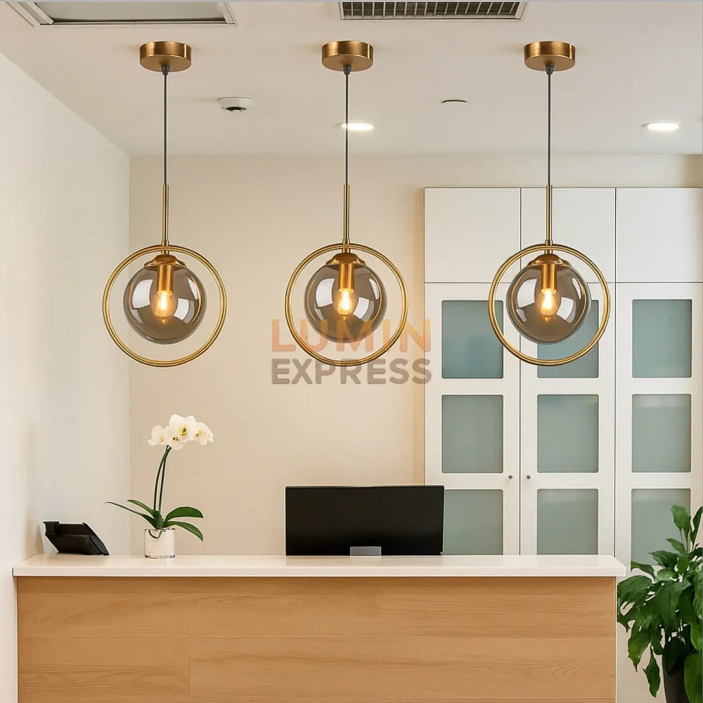 Suspension CLARO laiton doré chic et élégant pour décoration cabinet reception bureau