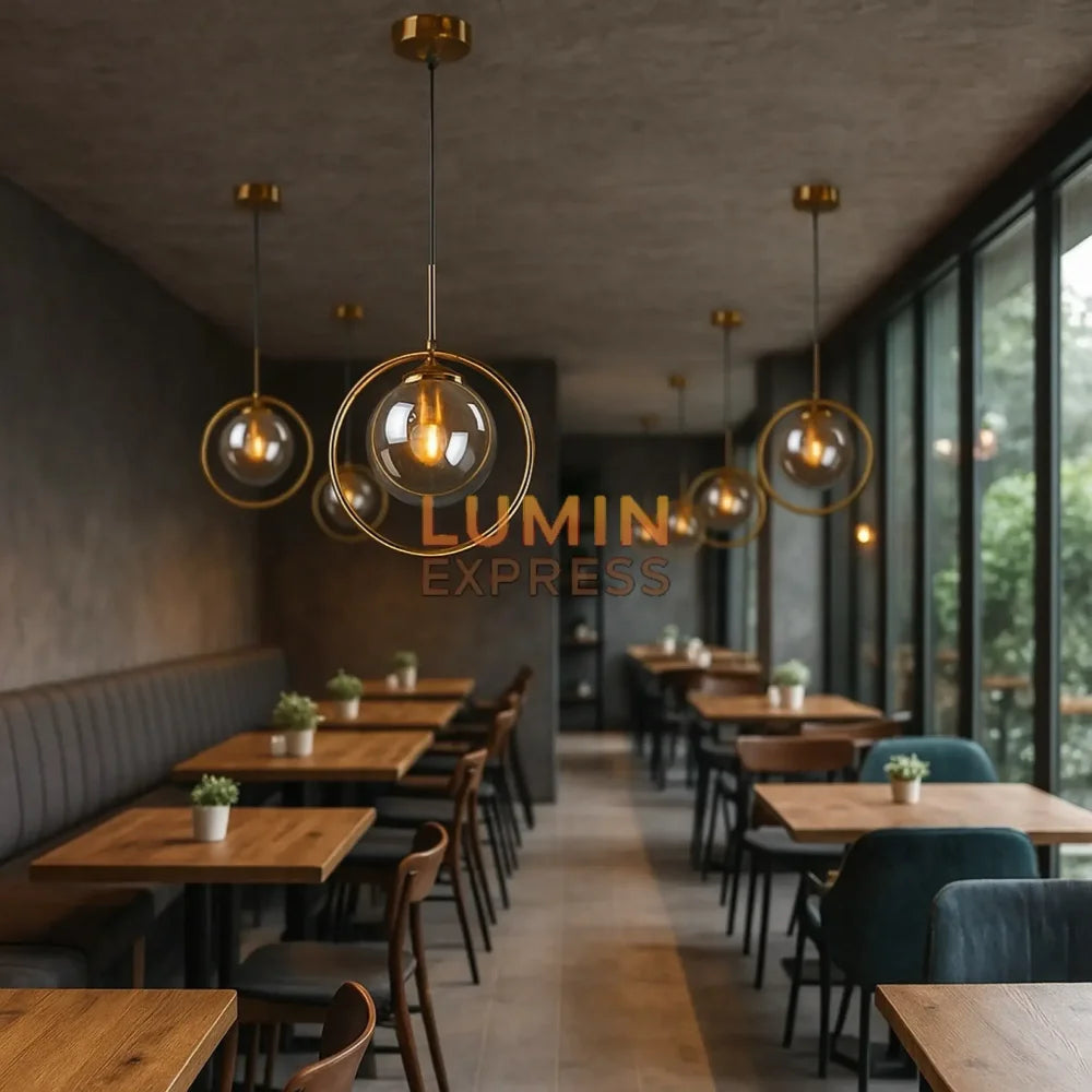 Suspension CLARO en laiton doré pour éclairage design pour restaurant