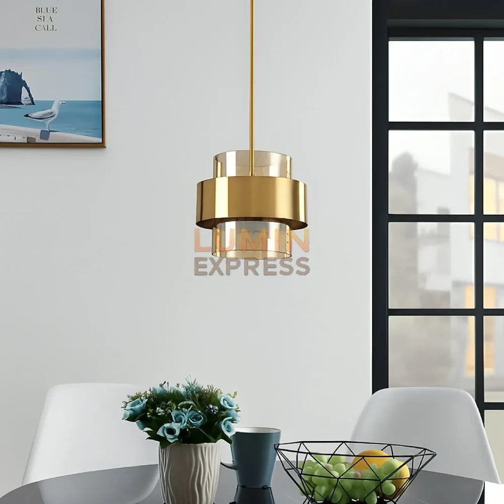 Suspension CUBO design moderne en verre ambre et laiton doré – Luminaire suspendu au Maroc