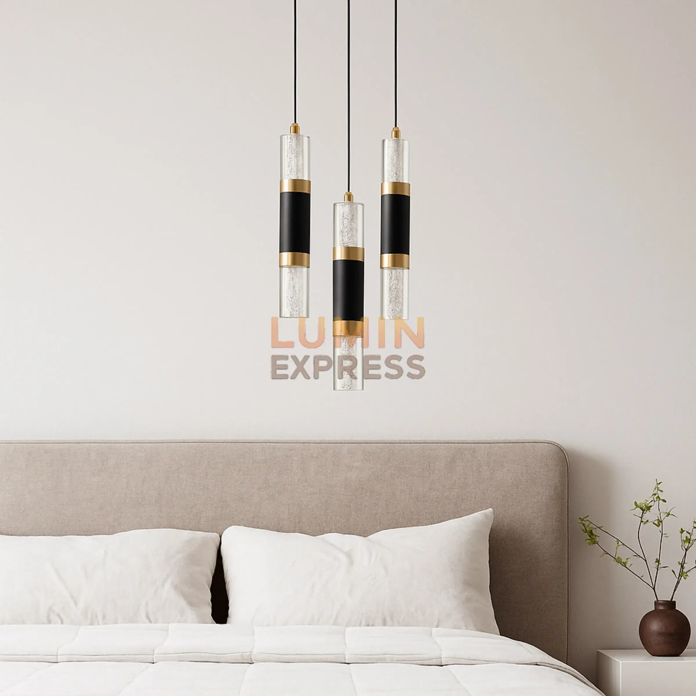 Luminaire suspendu doré en verre – design contemporain pour intérieur chic.