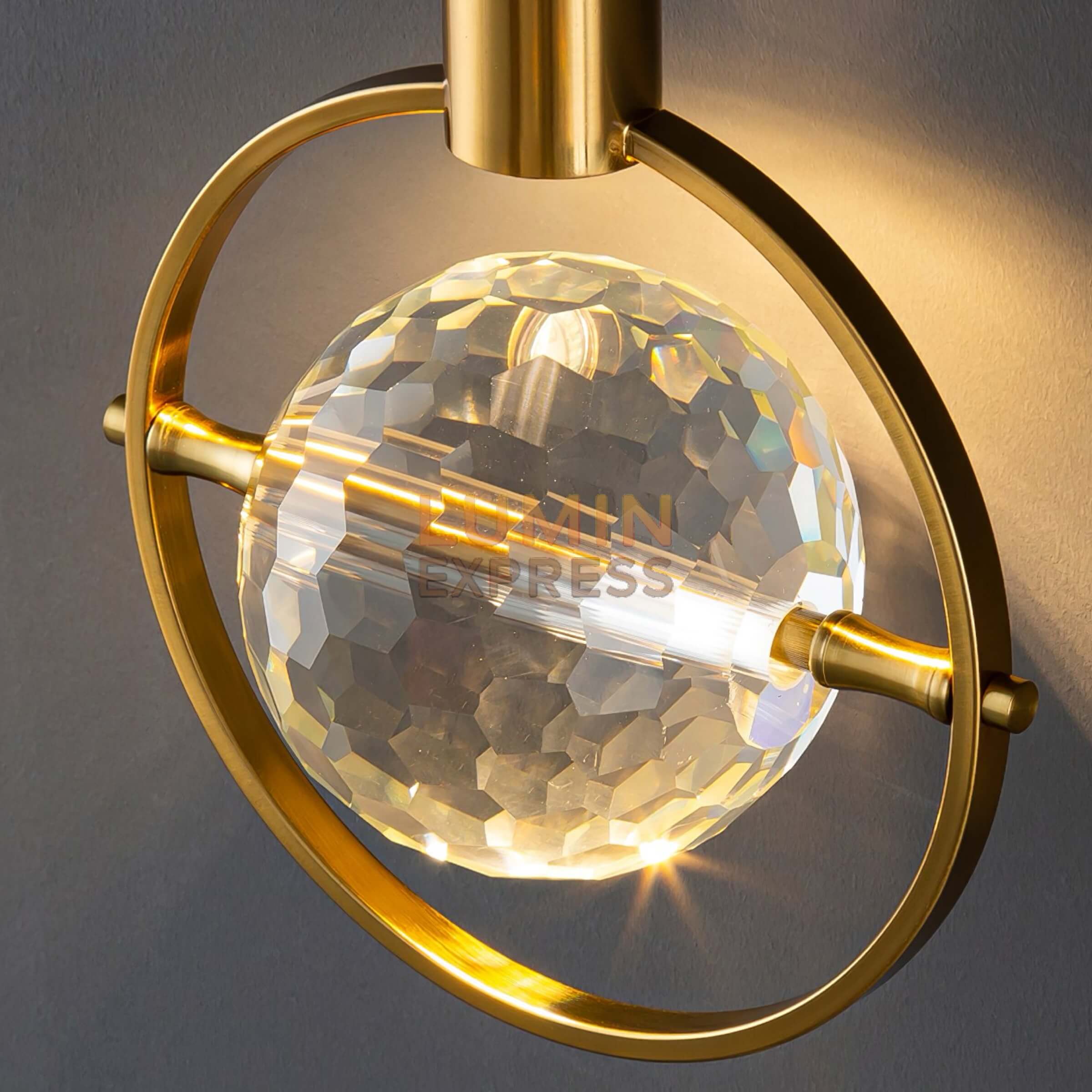 Lustre design Solvena – suspension en laiton doré et cristal K9 pour salon haut de gamme