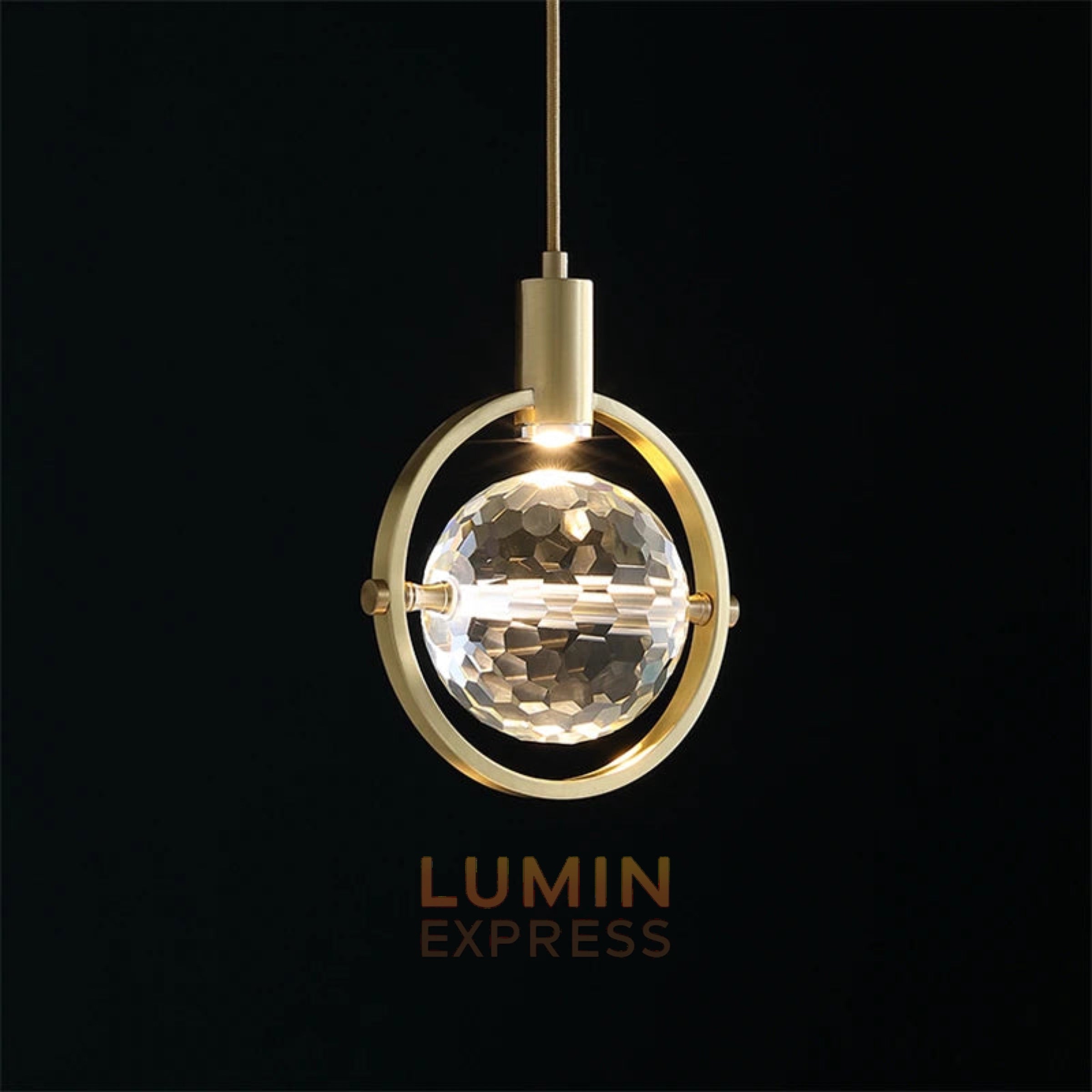 Suspension élégante Solvena – luminaire LED cristal K9 et laiton doré pour salon et chambre et sejour