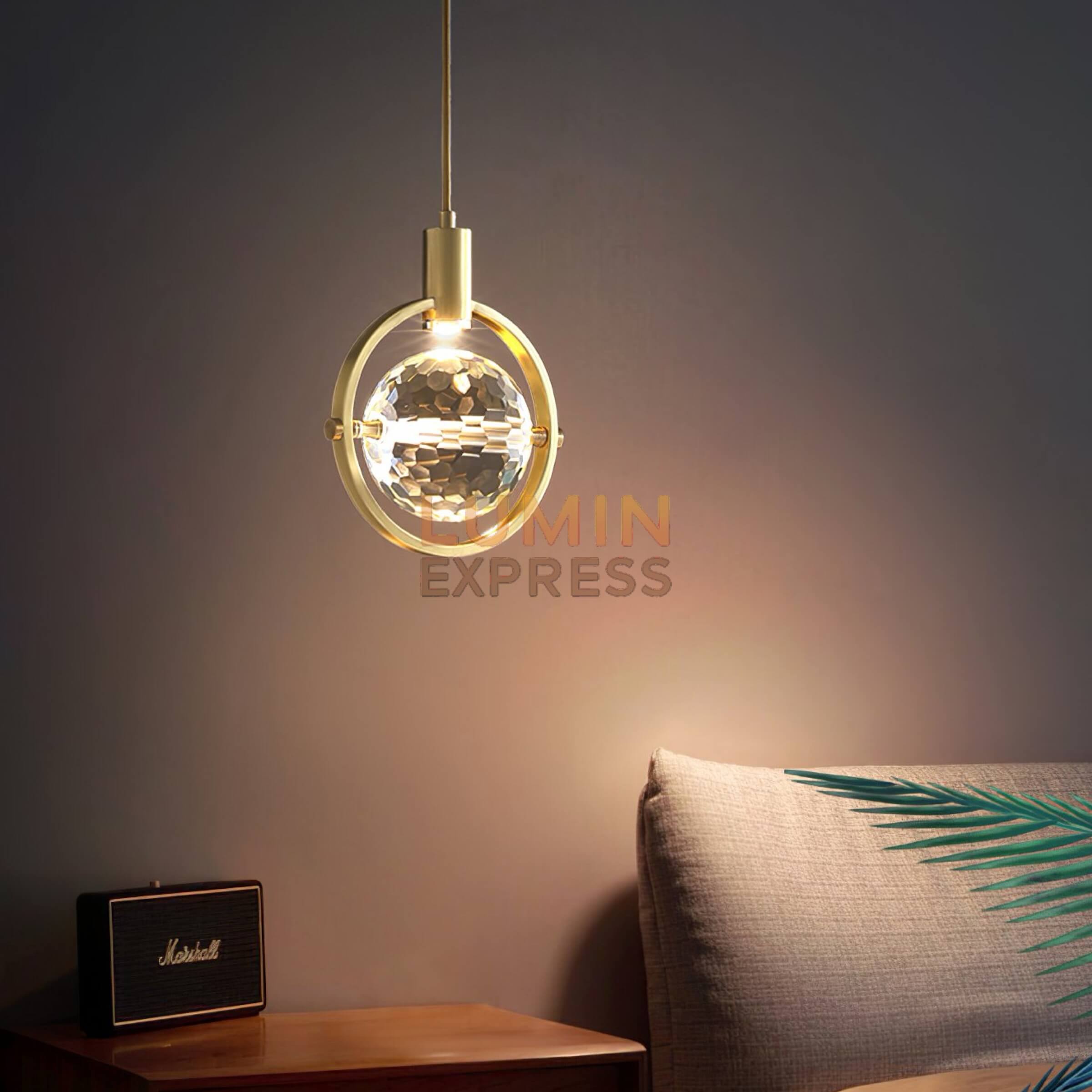 Lustre suspension Solvena – design contemporain en laiton doré et cristal K9