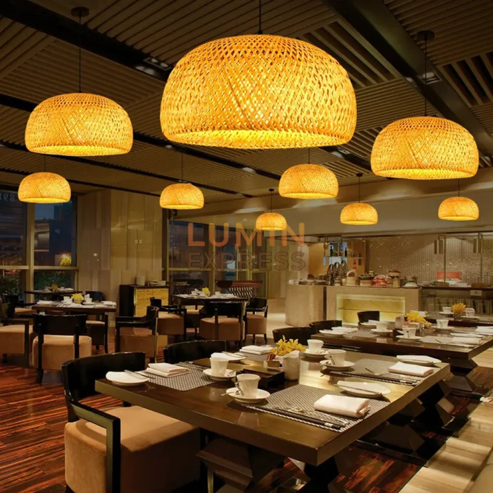 Suspension SUMBA 30 cm en bambou naturel – luminaire artisanal bohème à Essaouira – Luminexpress, magasin de luminaires et décoration au Maroc.