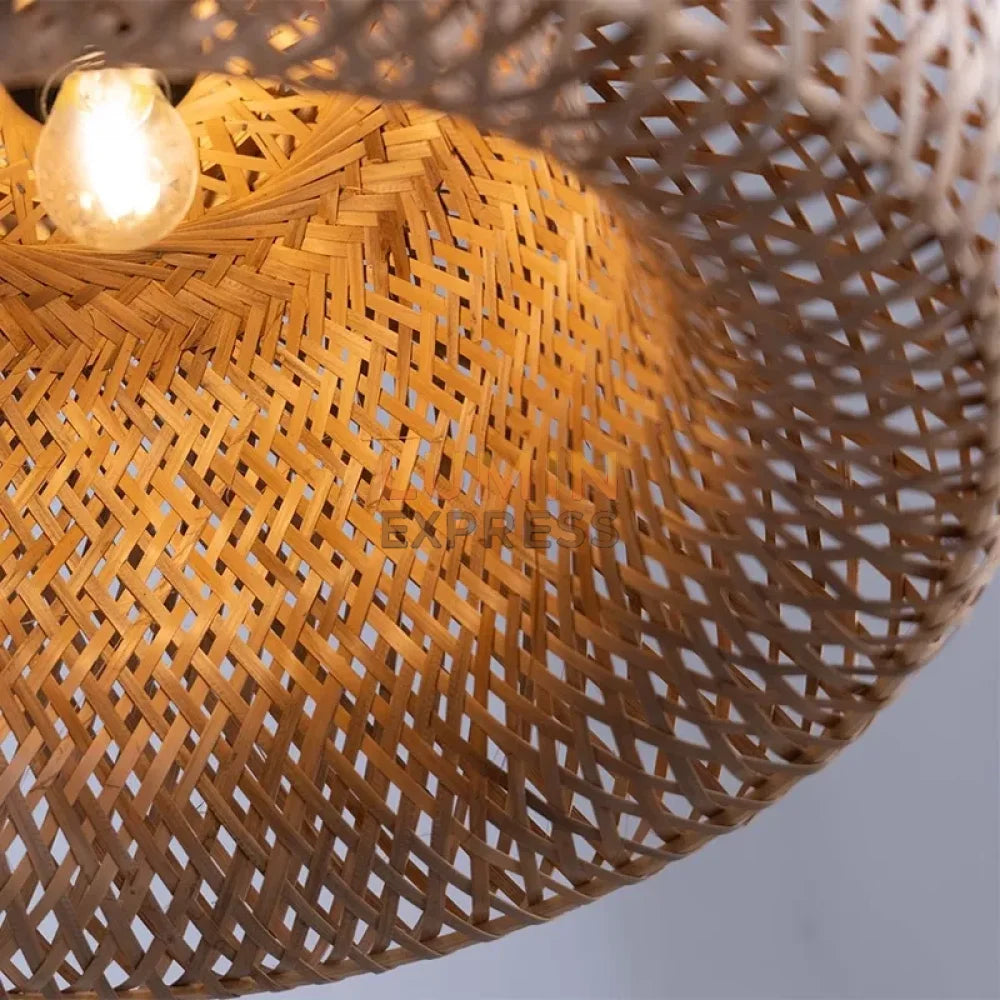 Suspension SUMBA en bambou naturel installée dans un salon bohème à Marrakech – luminaire naturel et déco artisanale Luminexpress.