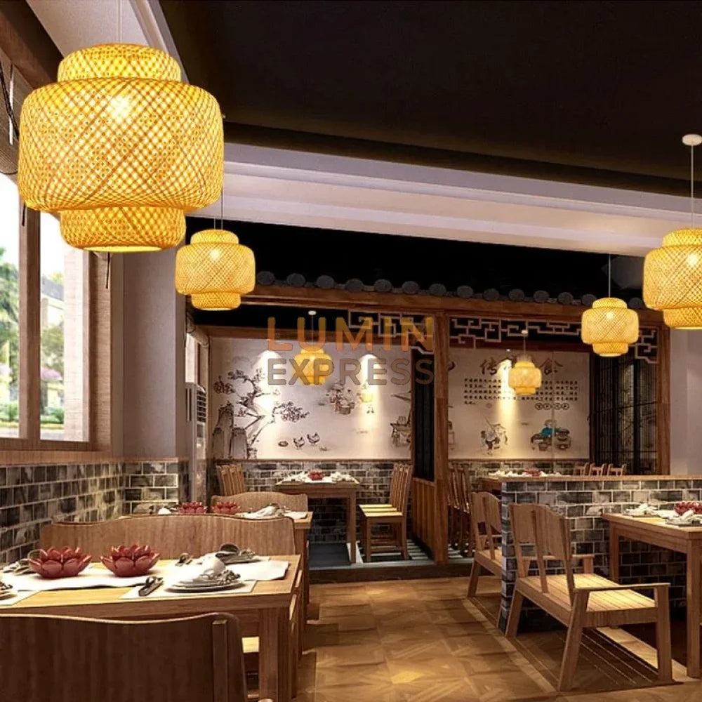 Suspension ZENYA bambou rotin – éclairage chaleureux pour café ou salon de thé Maroc