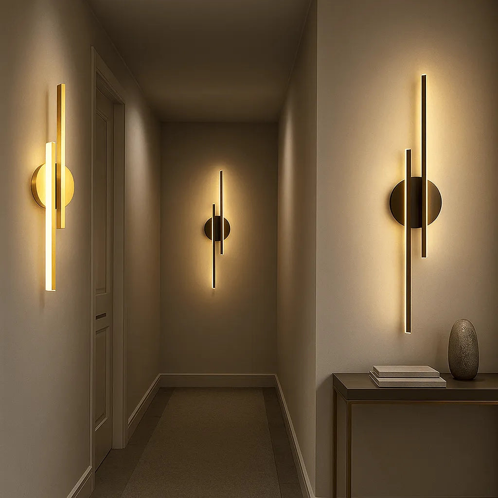 Applique murale moderne en métal doré diffusant une lumière chaleureuse, idéale pour salon, chambre ou couloir – Collection Luminexpress Maroc