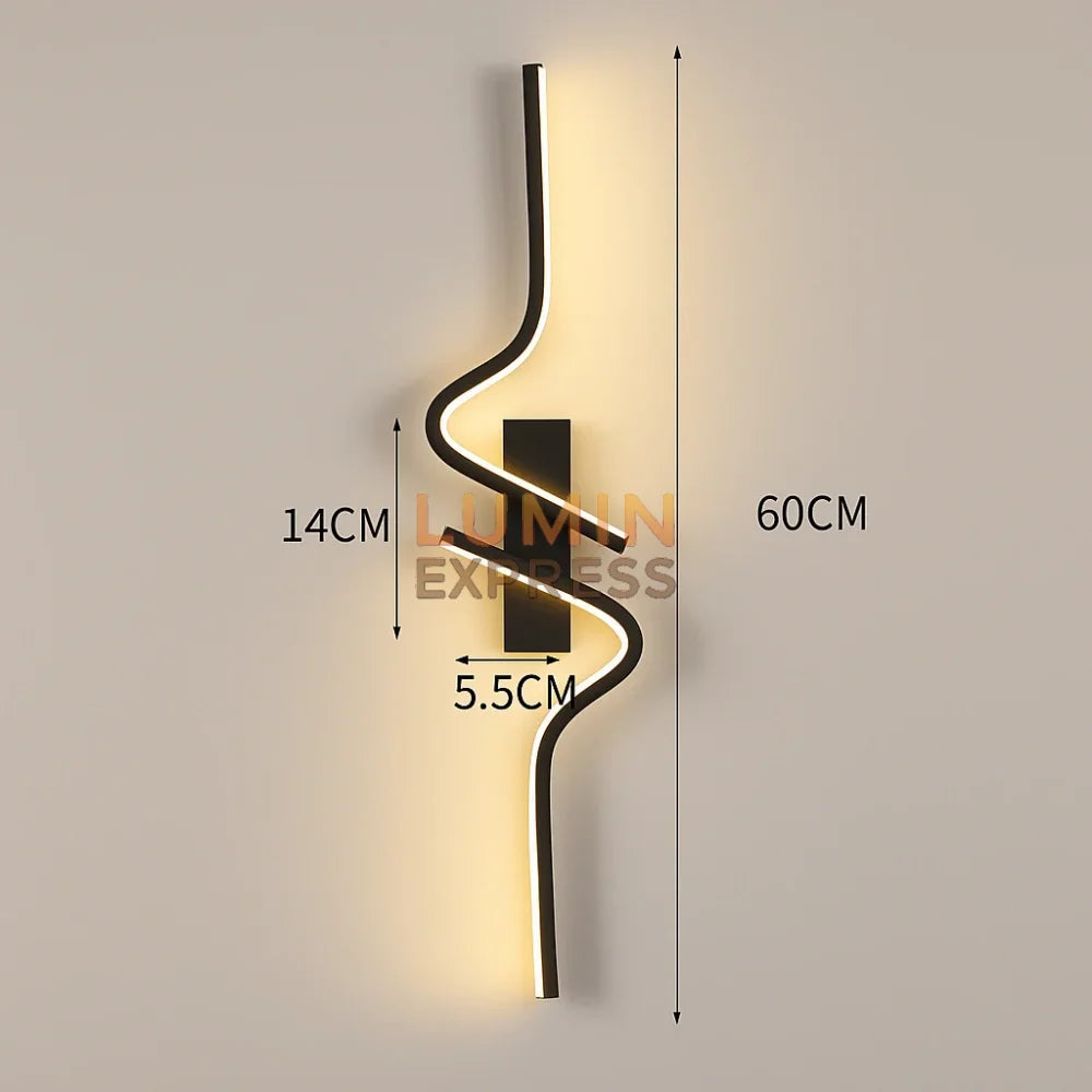 Applique murale design fluide SERPENTA Black pour un intérieur contemporain au Maroc.