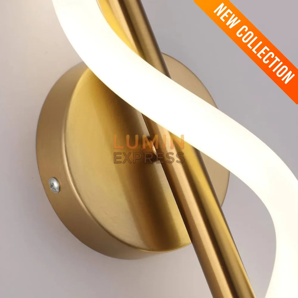 Éclairage mural design circulaire doré – idéal pour salon, chambre ou hall.