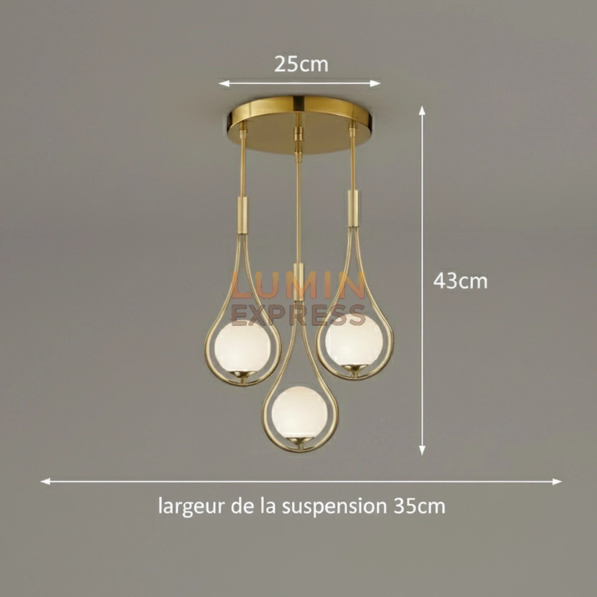Applique murale design moderne PLATA Triple avec finition laiton doré et globes en verre dépoli
