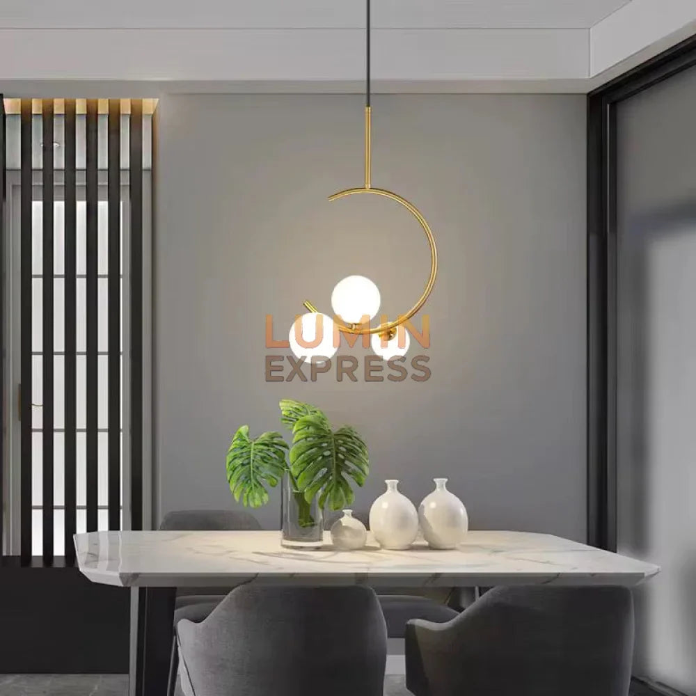 Luminaire moderne doré pour salle à manger au Maroc