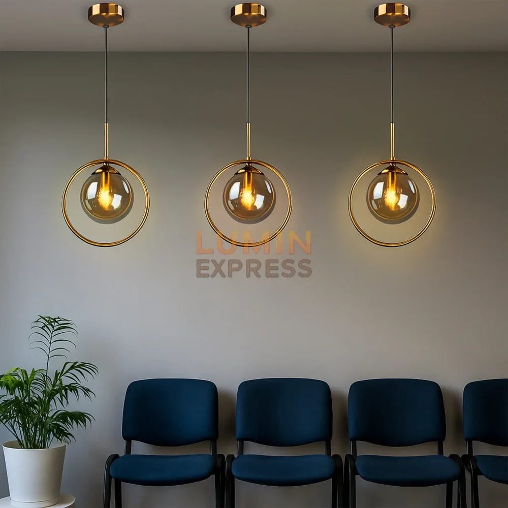 Suspension CLARO laiton doré élégante pour salle d'attente 