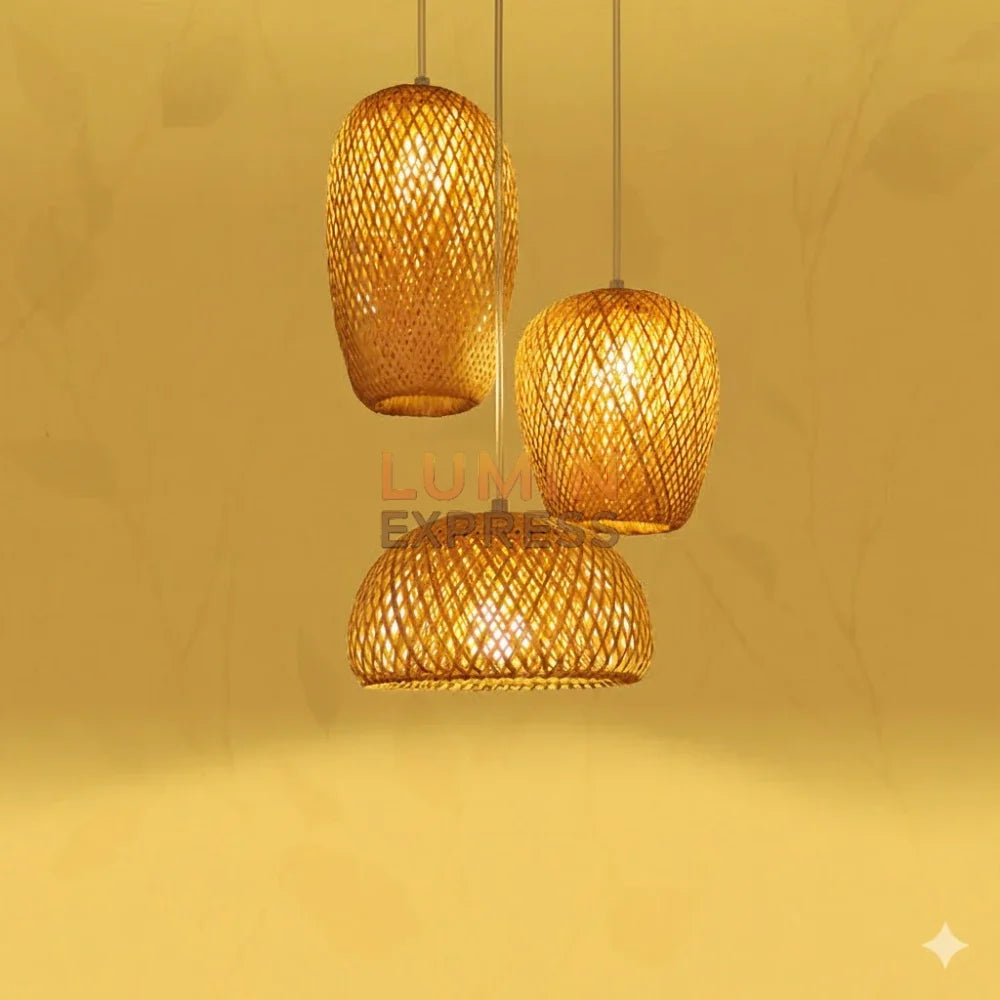 Suspension design en bambou naturel avec trois abat-jour – Éclairage chaleureux Marrakech