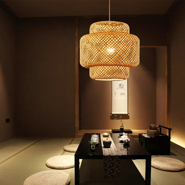 Suspension ZENYA en bambou rotin – luminaire décoratif pour riad ou hôtel à Marrakech